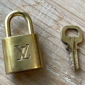 💯 Louis Vuitton Gold Brass Lock & Key